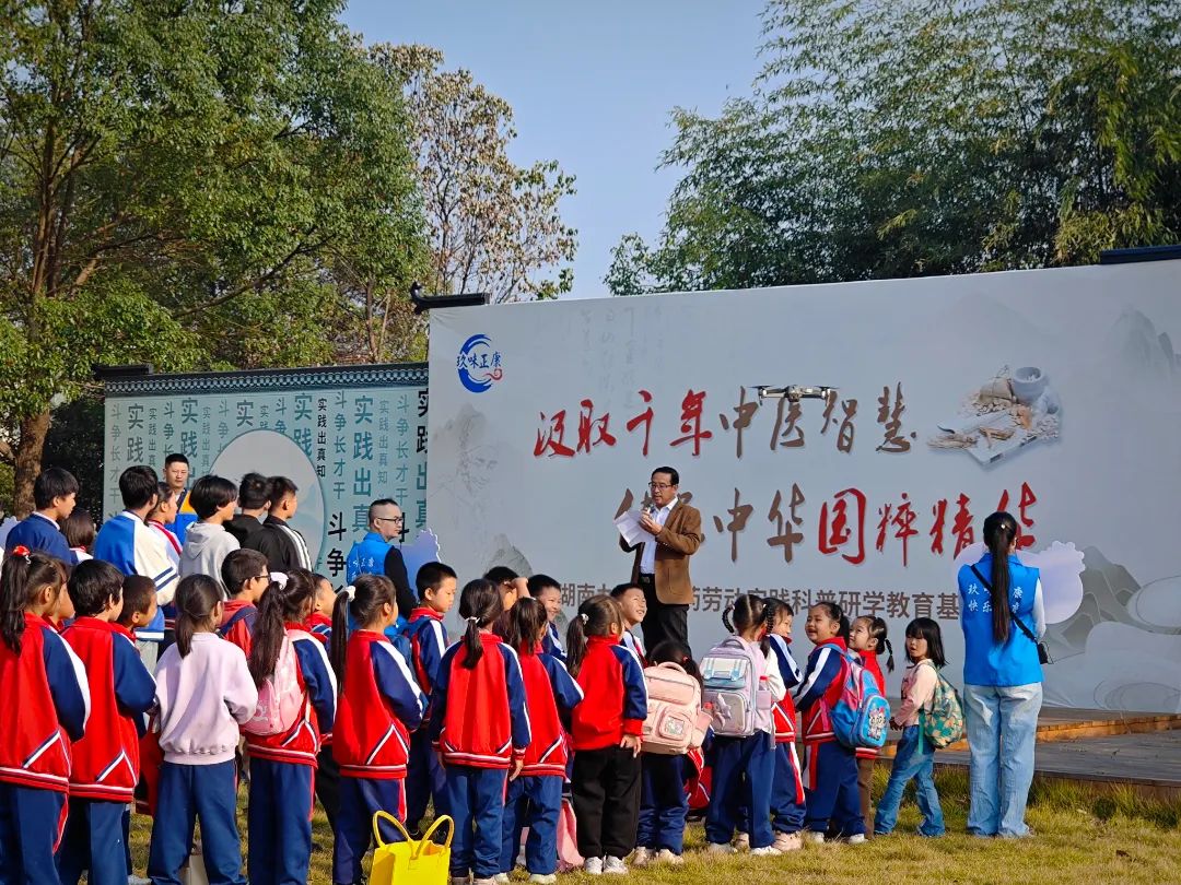 雙清區(qū)“愛(ài)心護(hù)航，助夢(mèng)成長(zhǎng)”